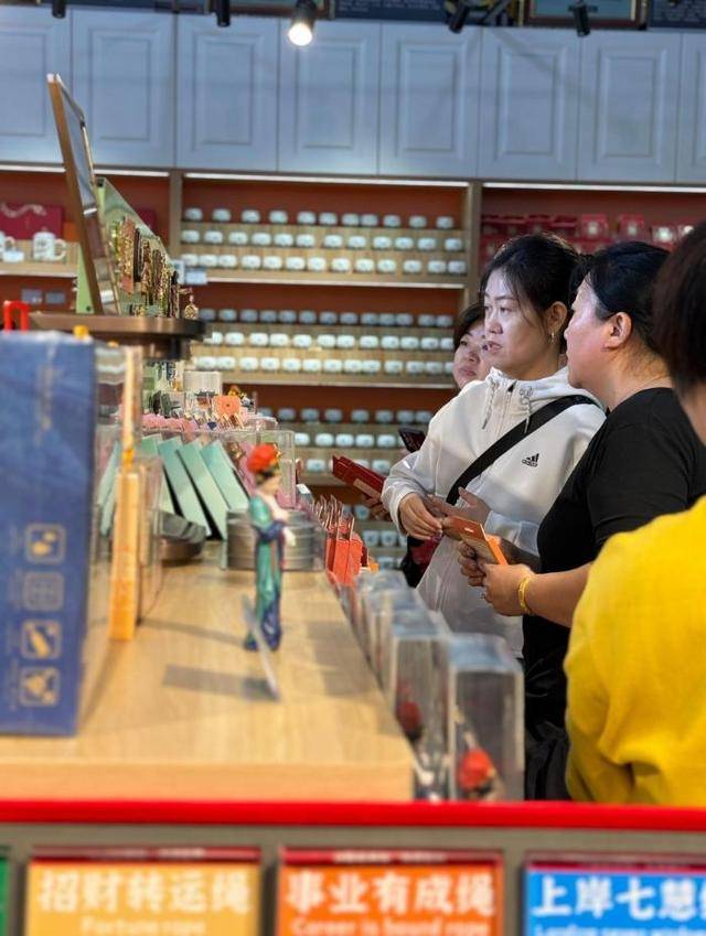 盒、“比耶龙”冰箱贴……火了!pg电子首页“睡个午觉”系列盲(图2) 盒、“比耶龙”冰箱贴……火了!pg电子首页“睡个午觉”系列盲(图2)